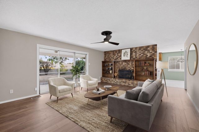8130 Avenida La Prestina NE, Albuquerque, NM 87109