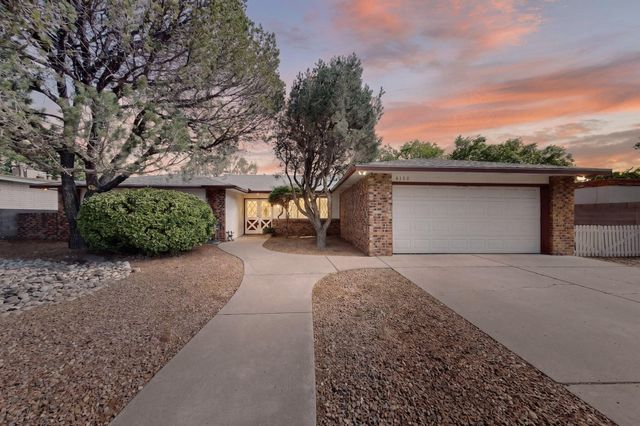 8130 Avenida La Prestina NE, Albuquerque, NM 87109
