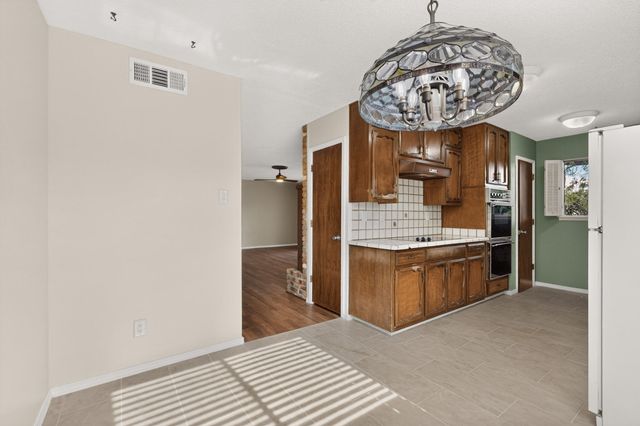 8130 Avenida La Prestina NE, Albuquerque, NM 87109