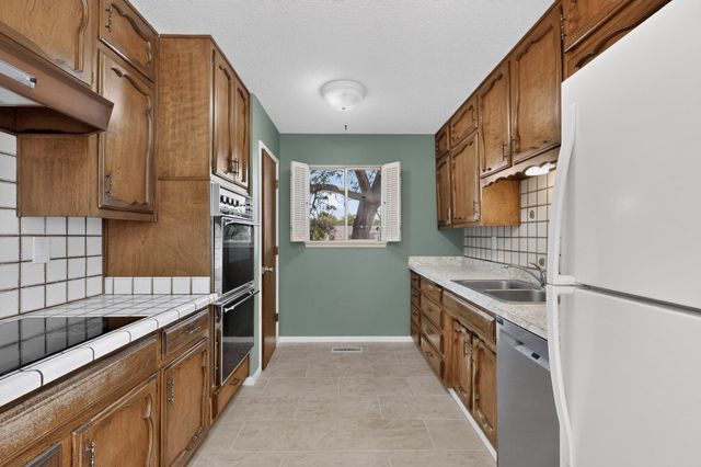 8130 Avenida La Prestina NE, Albuquerque, NM 87109