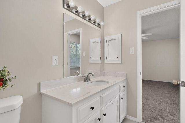 8130 Avenida La Prestina NE, Albuquerque, NM 87109