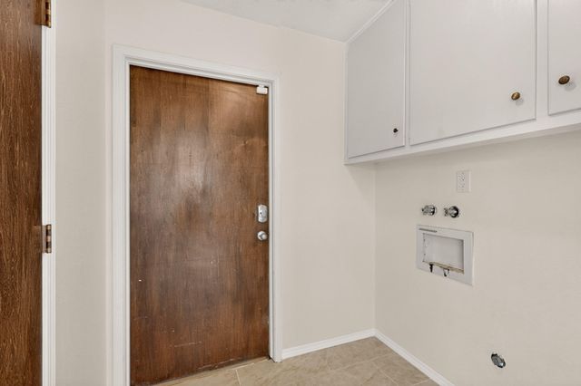 8130 Avenida La Prestina NE, Albuquerque, NM 87109