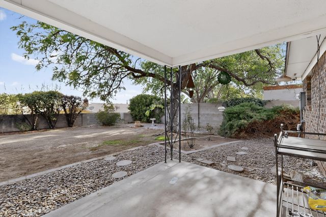 8130 Avenida La Prestina NE, Albuquerque, NM 87109
