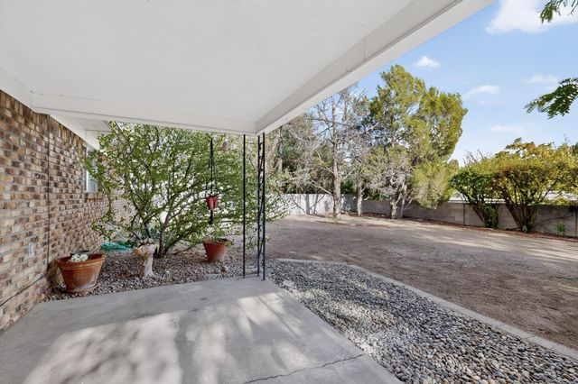 8130 Avenida La Prestina NE, Albuquerque, NM 87109