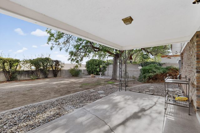8130 Avenida La Prestina NE, Albuquerque, NM 87109