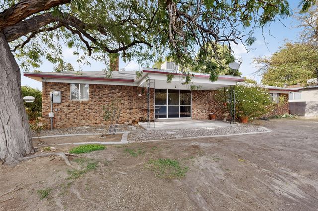 8130 Avenida La Prestina NE, Albuquerque, NM 87109