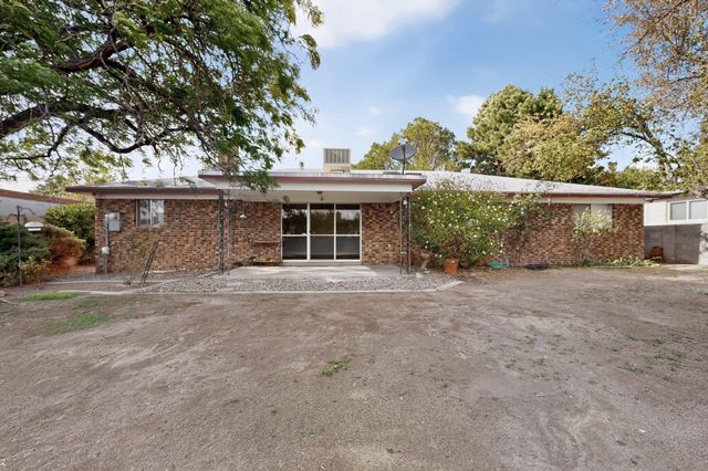 8130 Avenida La Prestina NE, Albuquerque, NM 87109