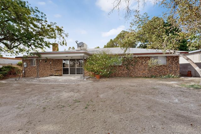 8130 Avenida La Prestina NE, Albuquerque, NM 87109