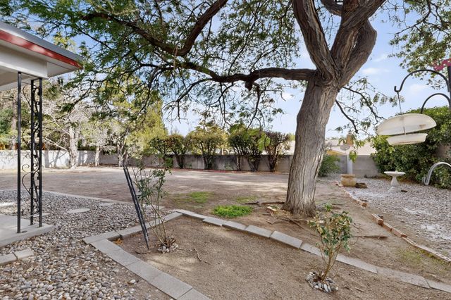 8130 Avenida La Prestina NE, Albuquerque, NM 87109