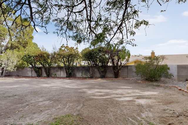 8130 Avenida La Prestina NE, Albuquerque, NM 87109