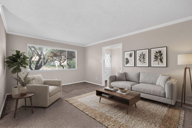 8130 Avenida La Prestina NE, Albuquerque, NM 87109