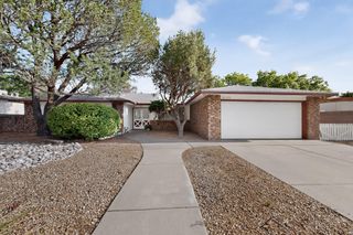 8130 Avenida La Prestina NE, Albuquerque, NM 87109