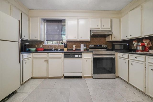 2127 MEMORIAL Drive, Alexandria, LA 71301