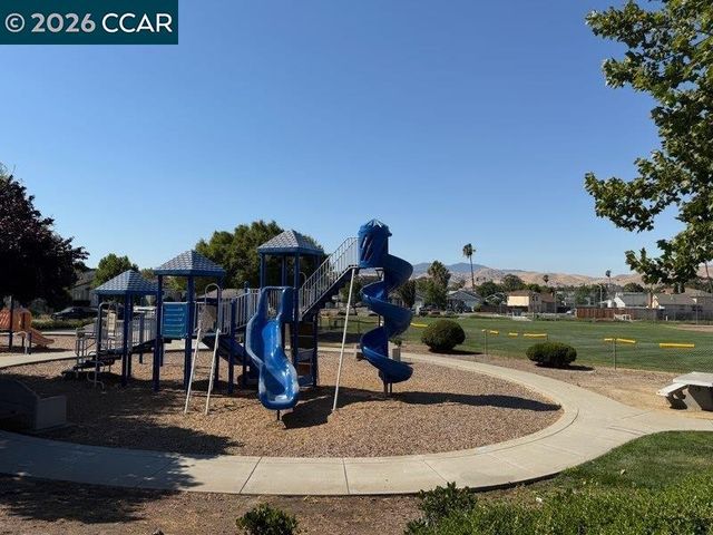 67 Standley Ct, Pittsburg, CA 94565