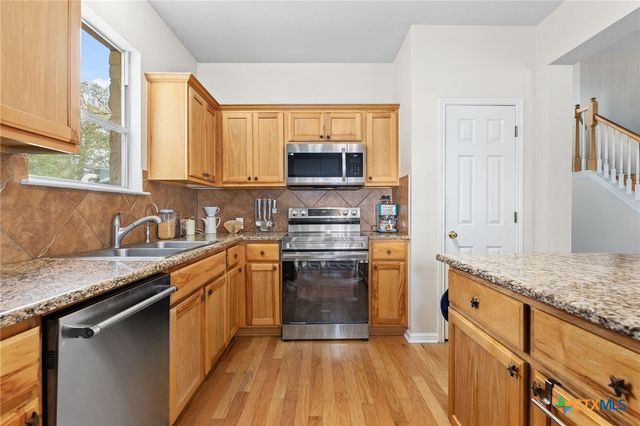 202 The Oaks Boulevard, Elgin, TX 78621