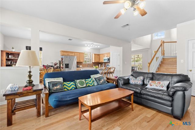 202 The Oaks Boulevard, Elgin, TX 78621