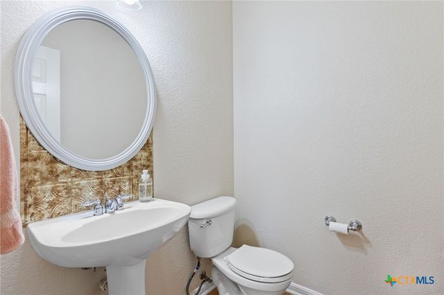 202 The Oaks Boulevard, Elgin, TX 78621
