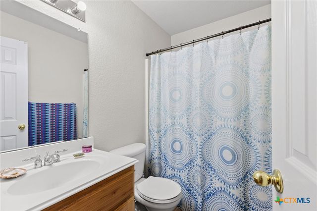 202 The Oaks Boulevard, Elgin, TX 78621