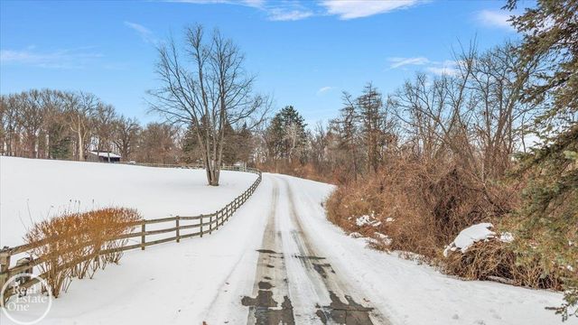 3750 Orion Road, Oakland Twp, MI 48363