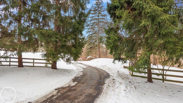 3750 Orion Road, Oakland Twp, MI 48363