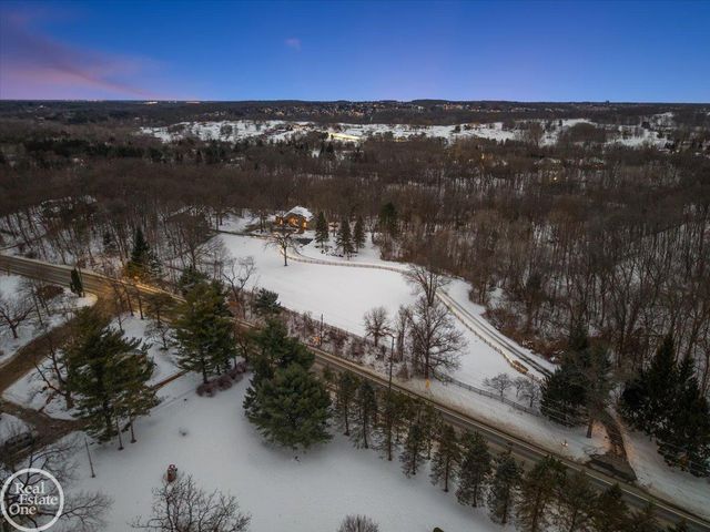 3750 Orion Road, Oakland Twp, MI 48363