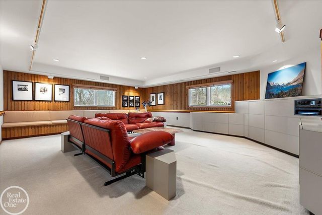 3750 Orion Road, Oakland Twp, MI 48363