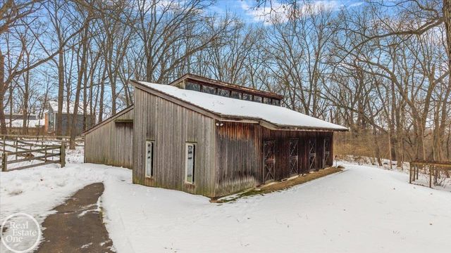 3750 Orion Road, Oakland Twp, MI 48363