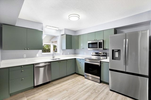 107 47TH AVENUE N, St Petersburg, FL 33703
