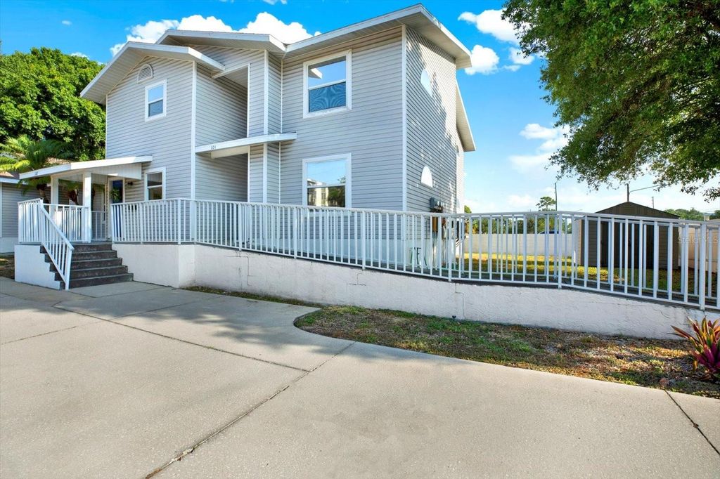 107 47TH AVENUE N, St Petersburg, FL 33703