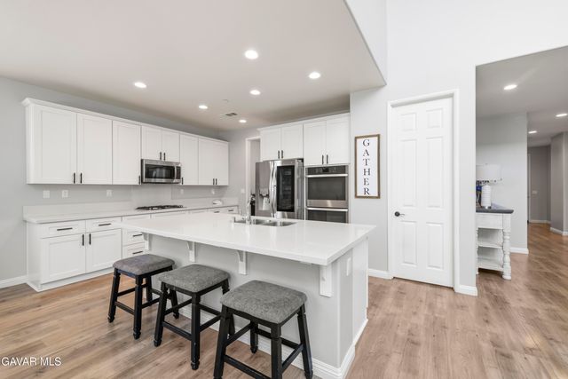 4654 W Vahan, Lancaster, CA 93536