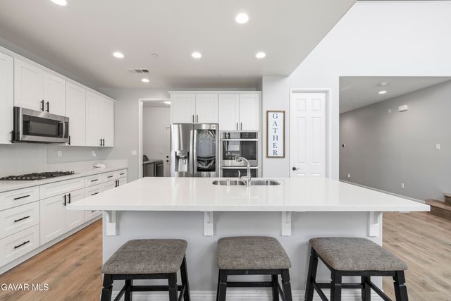 4654 W Vahan, Lancaster, CA 93536