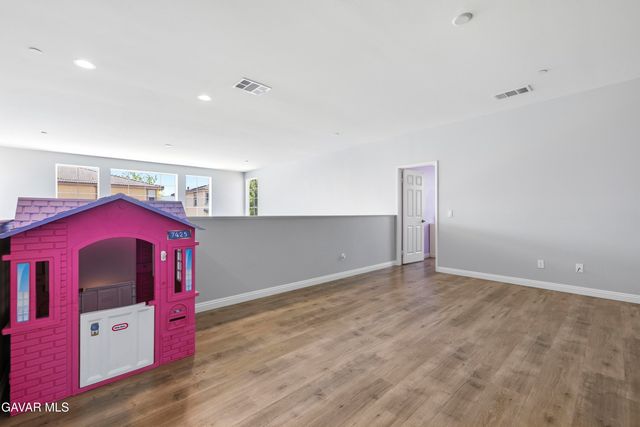 4654 W Vahan, Lancaster, CA 93536