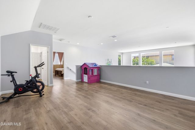 4654 W Vahan, Lancaster, CA 93536