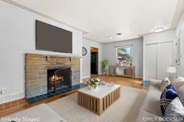 7543 Walnut Avenue, Jenison, MI 49428