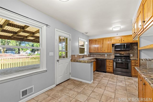 7543 Walnut Avenue, Jenison, MI 49428
