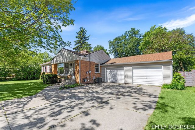 7543 Walnut Avenue, Jenison, MI 49428