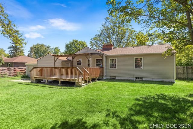 7543 Walnut Avenue, Jenison, MI 49428