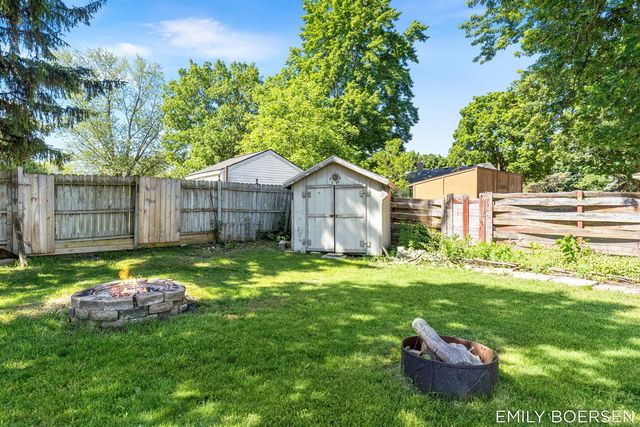 7543 Walnut Avenue, Jenison, MI 49428