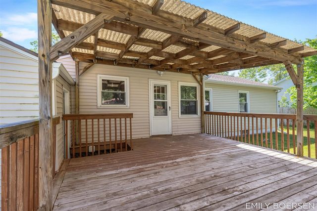 7543 Walnut Avenue, Jenison, MI 49428