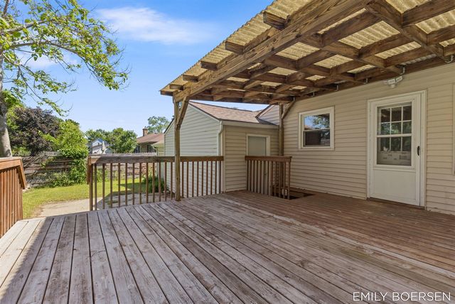 7543 Walnut Avenue, Jenison, MI 49428