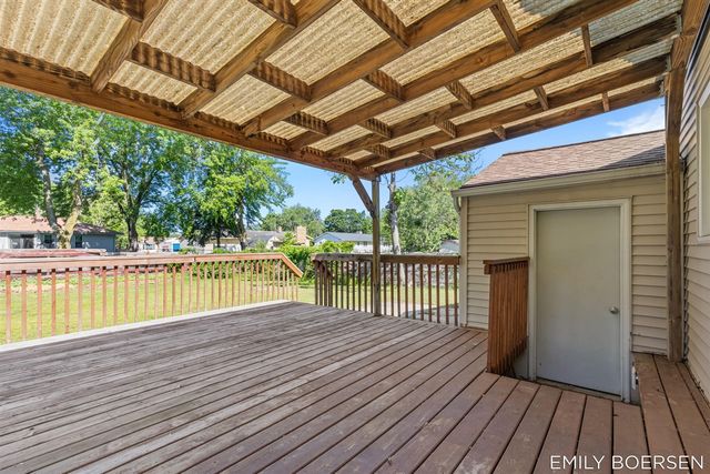 7543 Walnut Avenue, Jenison, MI 49428