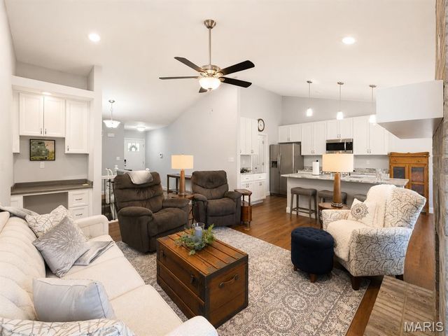 10162 Lake Ridge Drive, Hillsboro, MO 63050