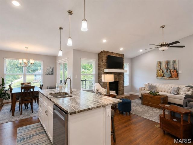 10162 Lake Ridge Drive, Hillsboro, MO 63050