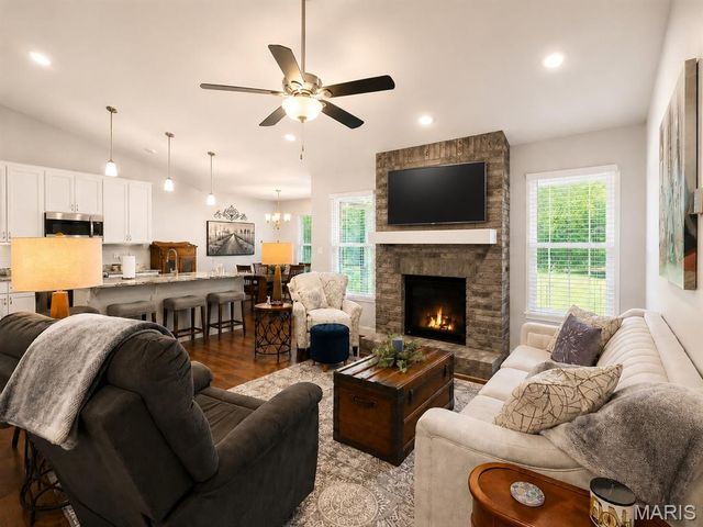 10162 Lake Ridge Drive, Hillsboro, MO 63050