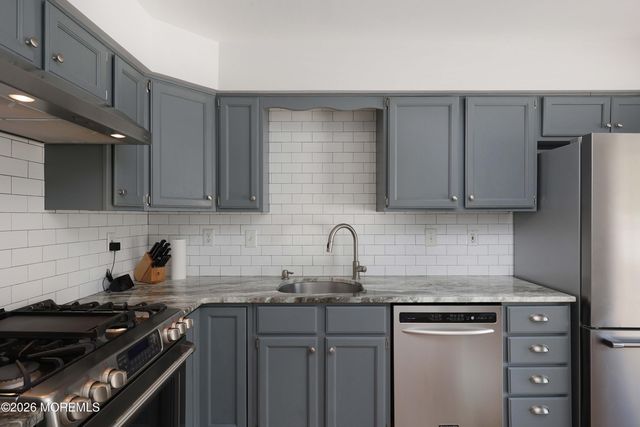 3 Oxford Road 328, Holmdel, NJ 07733