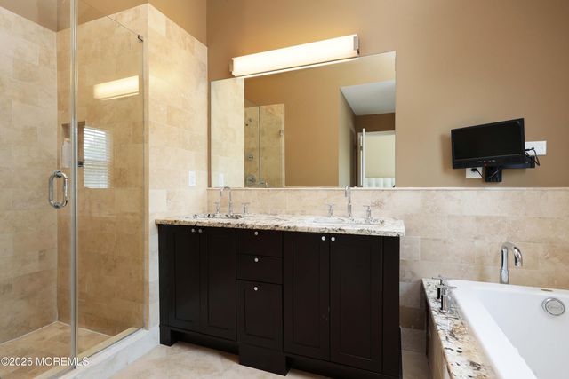 3 Oxford Road 328, Holmdel, NJ 07733