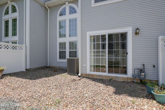 3 Oxford Road 328, Holmdel, NJ 07733
