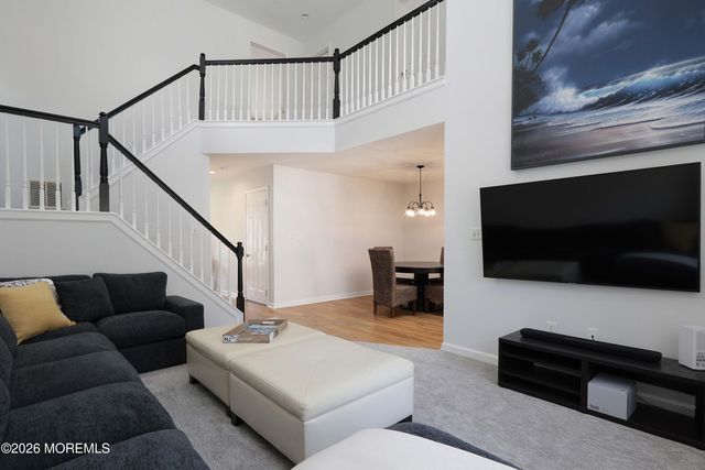 3 Oxford Road 328, Holmdel, NJ 07733