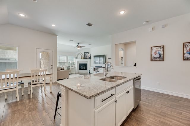 1065 Twisting Ridge Terrace, Fort Worth, TX 76052