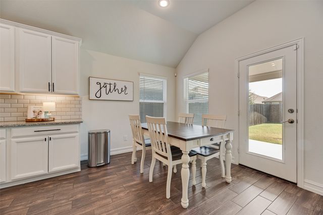 1065 Twisting Ridge Terrace, Fort Worth, TX 76052